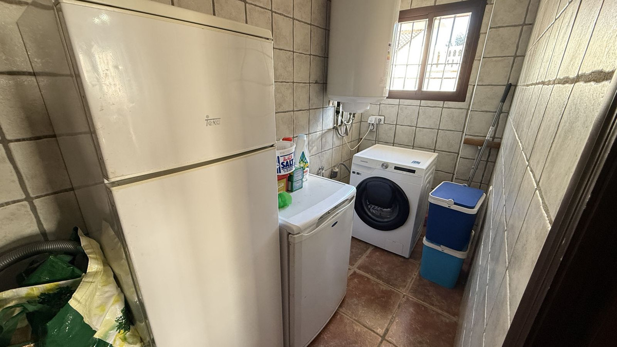 Se vende Villa - Chalet de 4 dormitorios en Costa Del Sol, Málaga, España