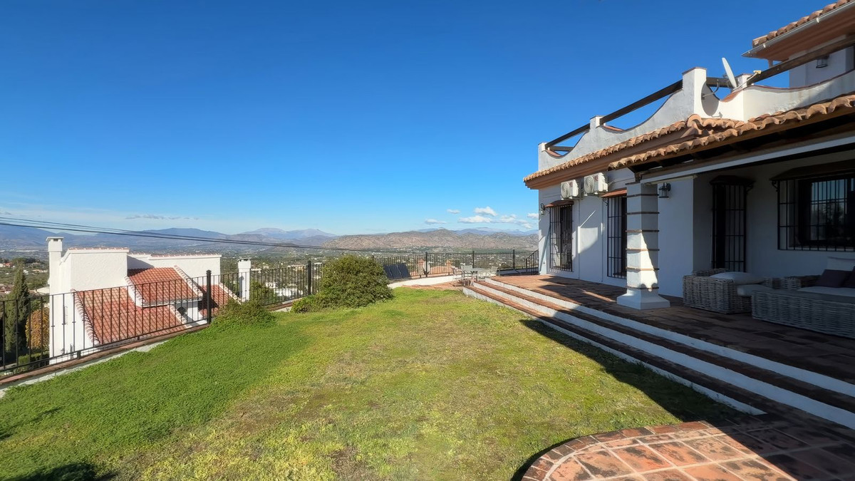 Se vende Villa - Chalet de 4 dormitorios en Costa Del Sol, Málaga, España