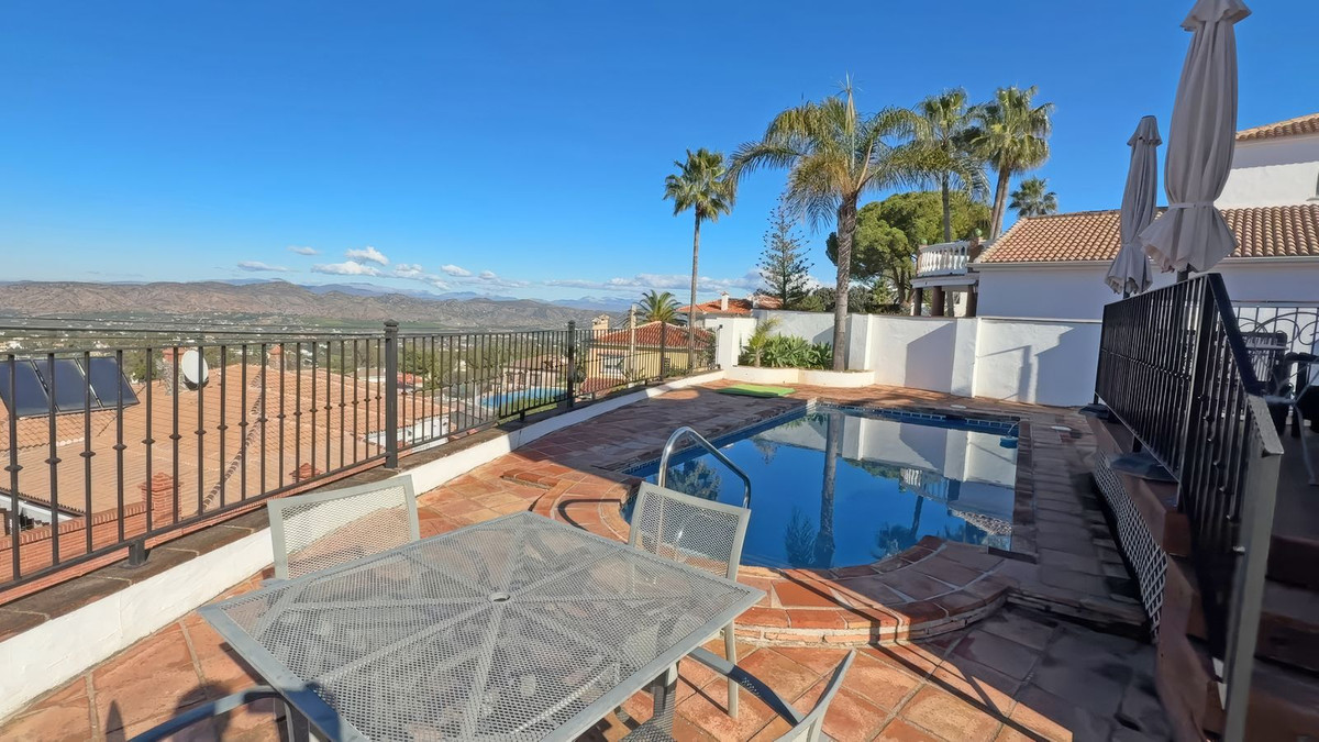 Se vende Villa - Chalet de 4 dormitorios en Costa Del Sol, Málaga, España