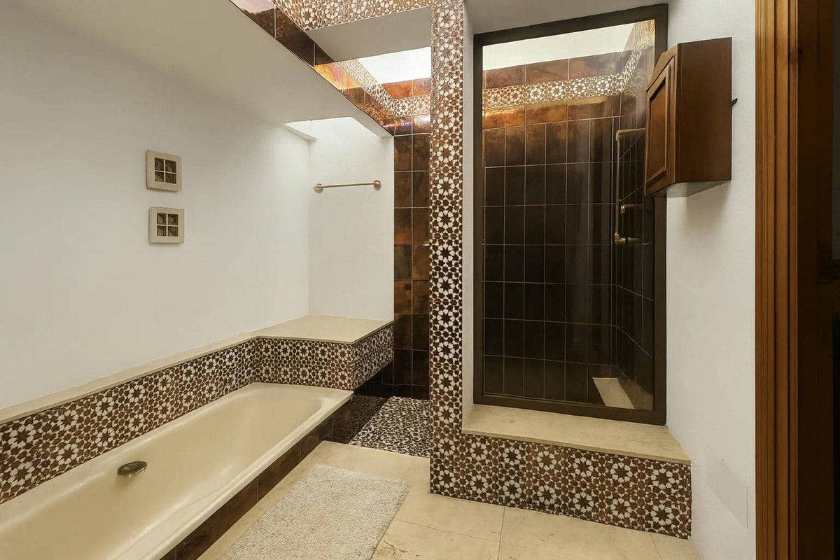 5 Bed Townhouse for sale in Estepona Costa Del Sol, Málaga, Spain