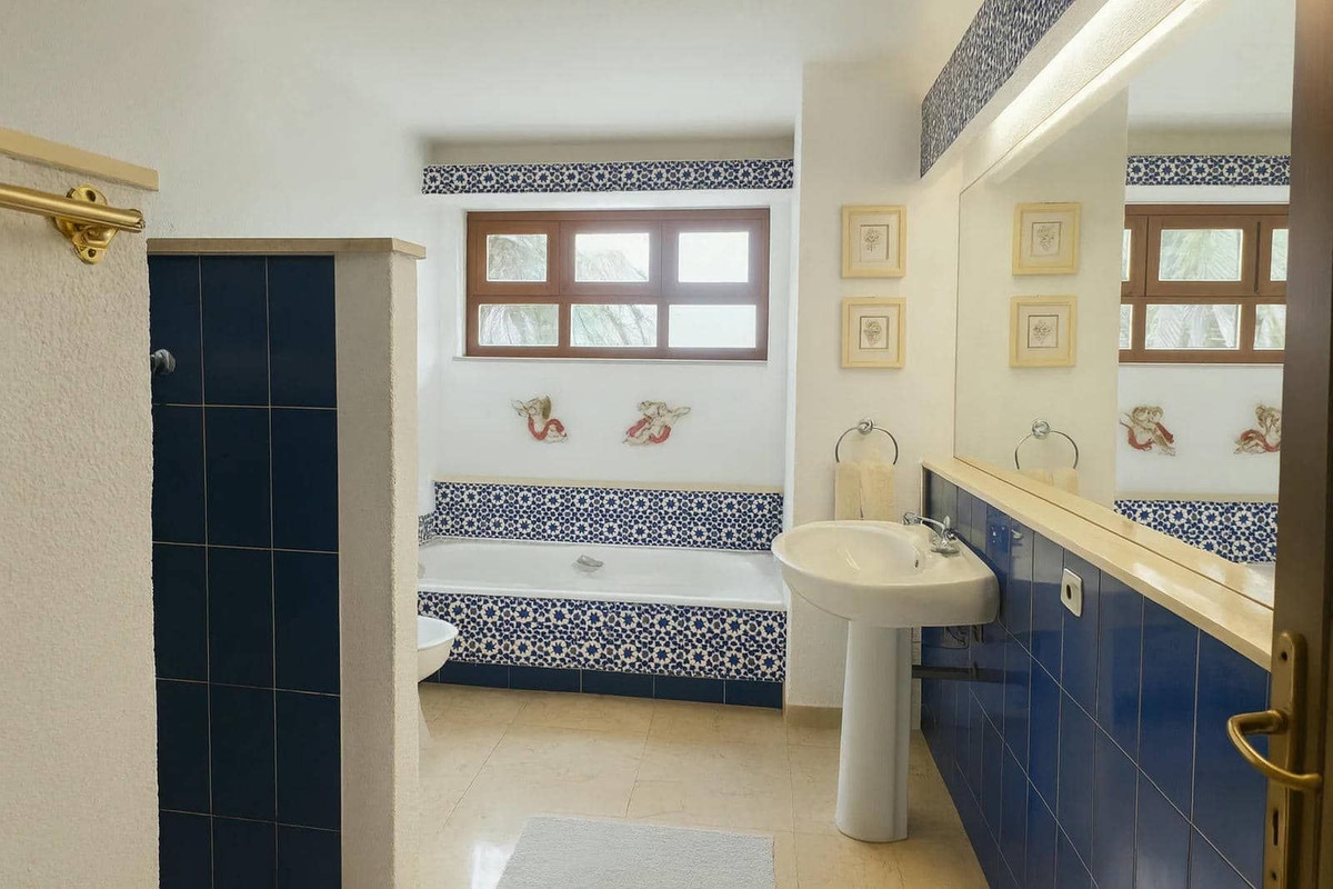 5 Bed Townhouse for sale in Estepona Costa Del Sol, Málaga, Spain