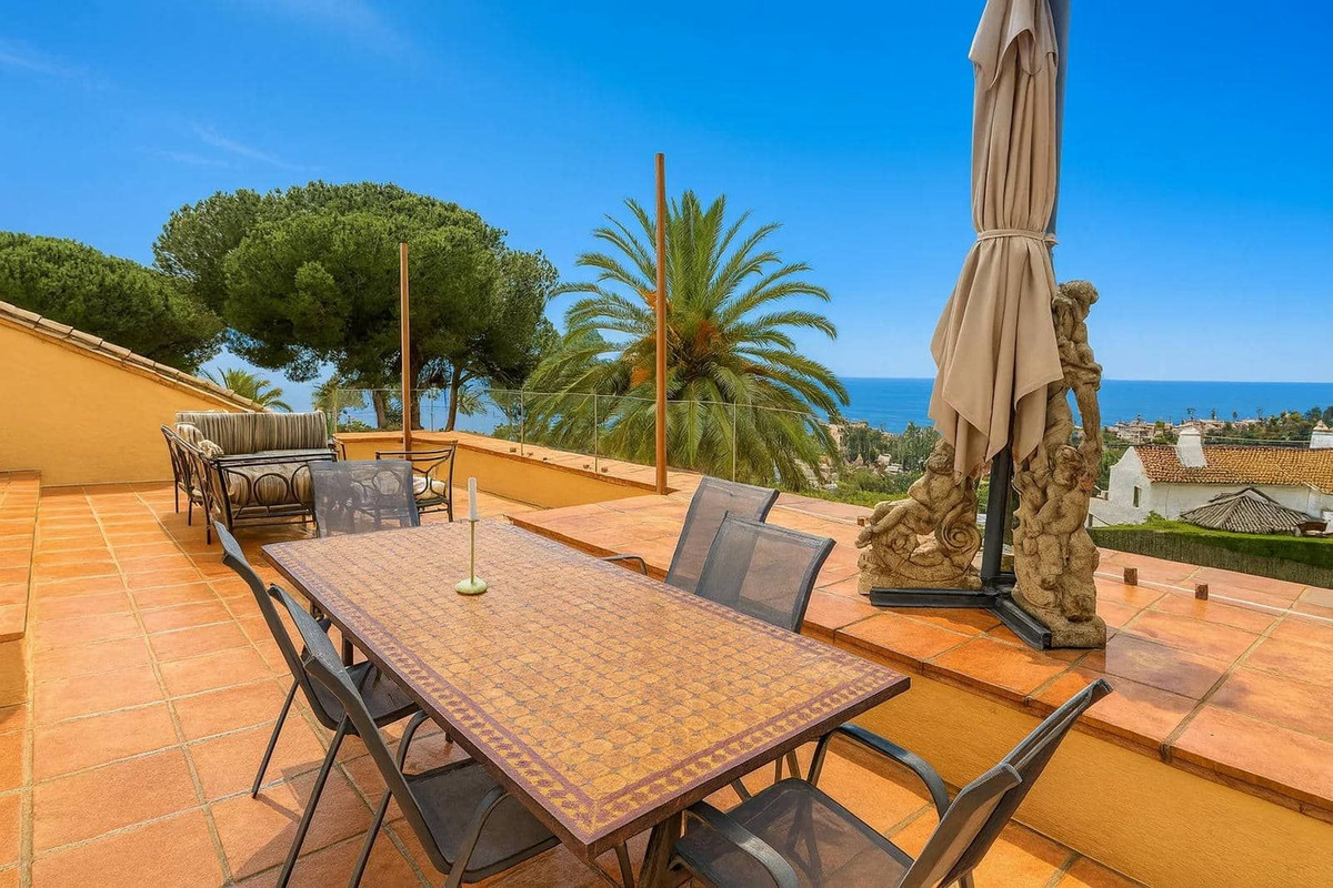 5 Bed Townhouse for sale in Estepona Costa Del Sol, Málaga, Spain