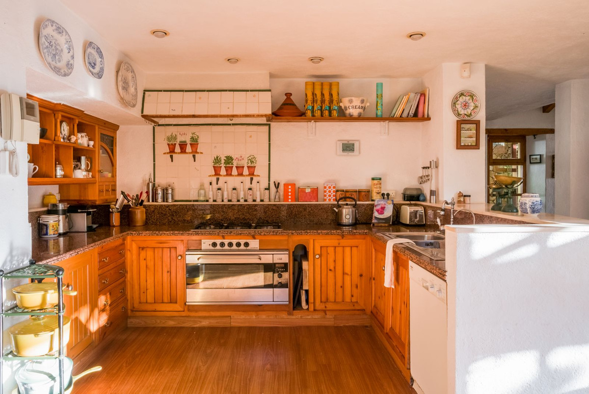 5 Bed Townhouse for sale in Estepona Costa Del Sol, Málaga, Spain