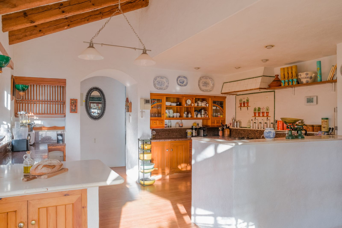 5 Bed Townhouse for sale in Estepona Costa Del Sol, Málaga, Spain
