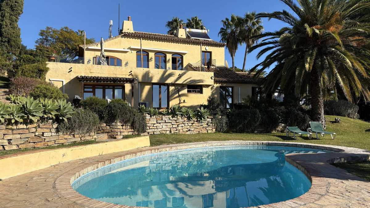5 Bed Townhouse for sale in Estepona Costa Del Sol, Málaga, Spain