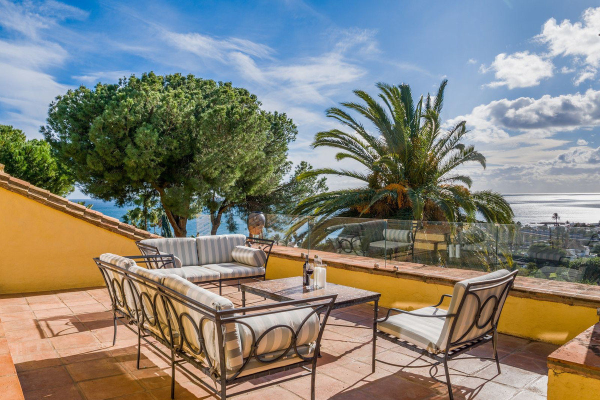 5 Bed Townhouse for sale in Estepona Costa Del Sol, Málaga, Spain