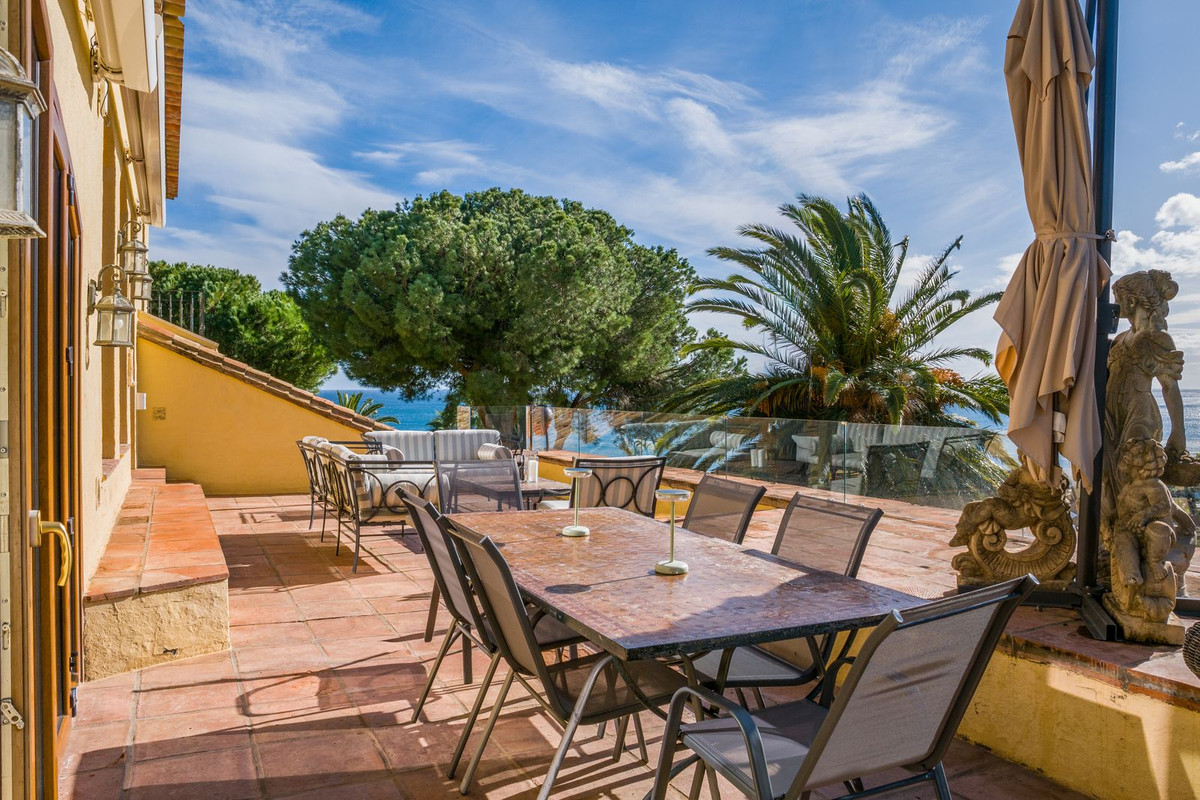 5 Bed Townhouse for sale in Estepona Costa Del Sol, Málaga, Spain