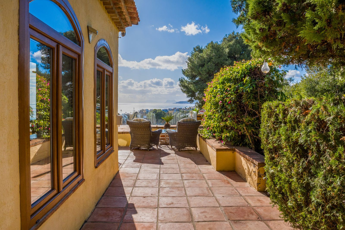 5 Bed Townhouse for sale in Estepona Costa Del Sol, Málaga, Spain