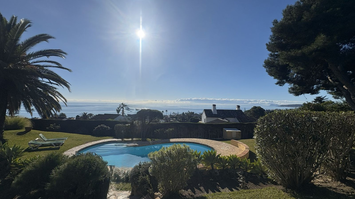 5 Bed Townhouse for sale in Estepona Costa Del Sol, Málaga, Spain