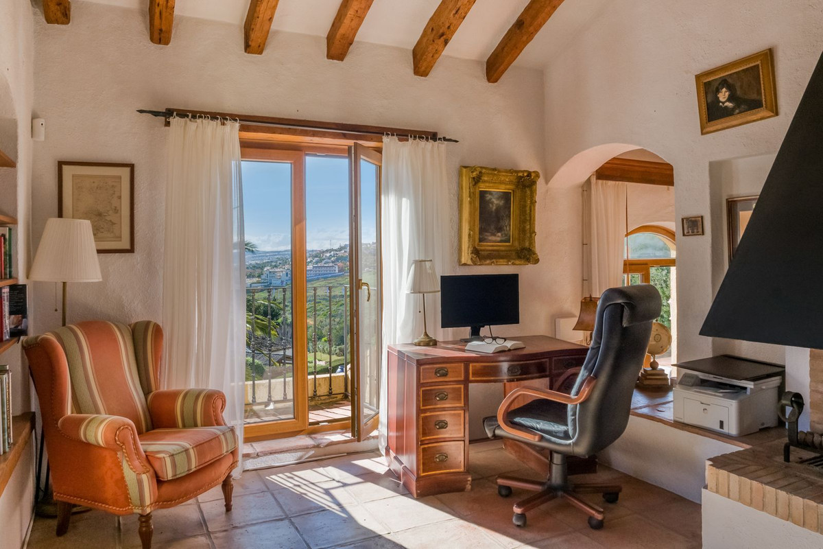 5 Bed Townhouse for sale in Estepona Costa Del Sol, Málaga, Spain