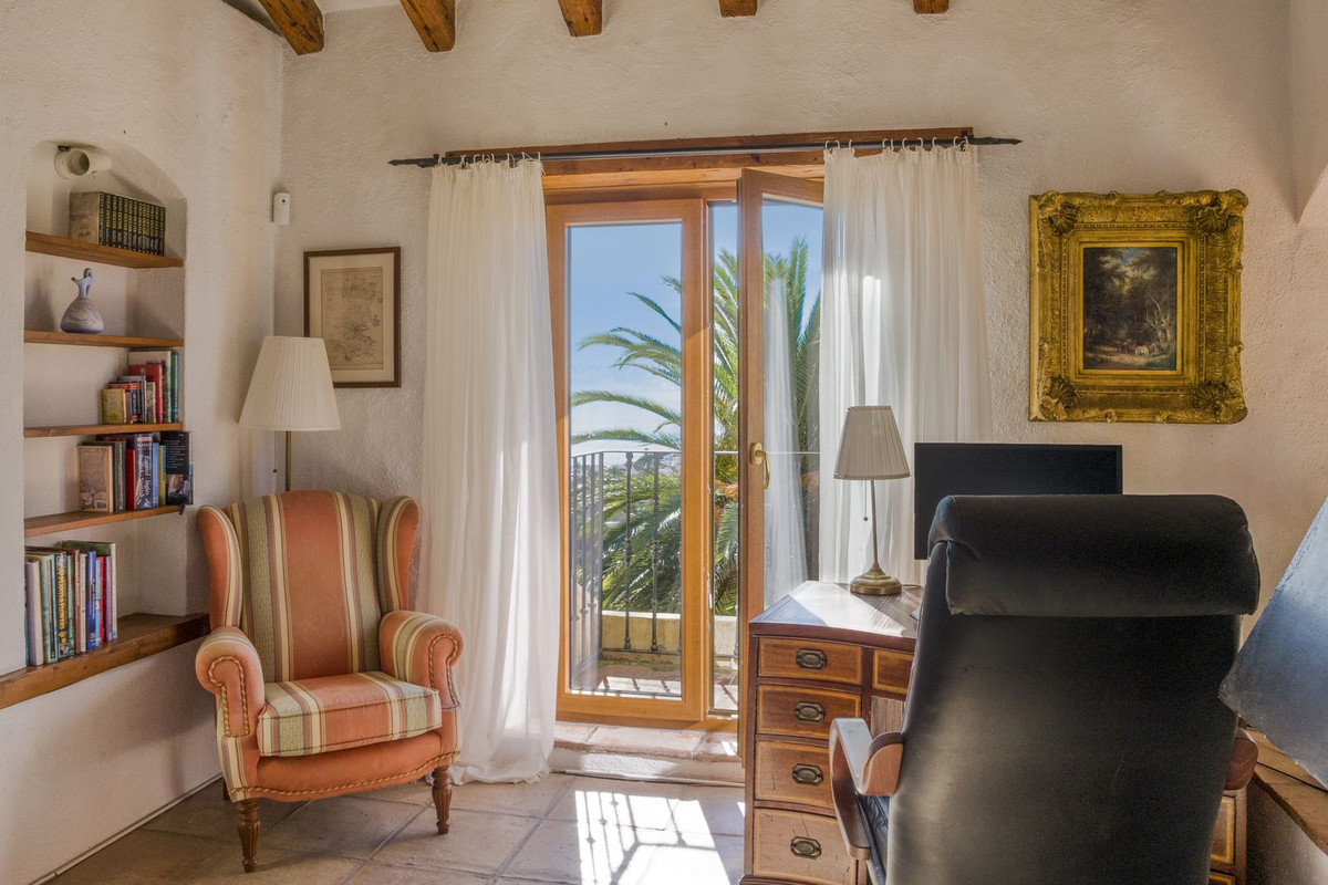 5 Bed Townhouse for sale in Estepona Costa Del Sol, Málaga, Spain
