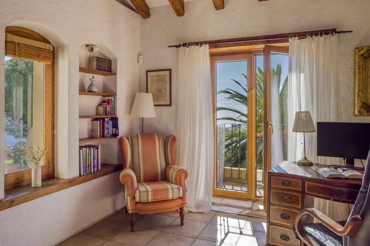 5 Bed Townhouse for sale in Estepona Costa Del Sol, Málaga, Spain