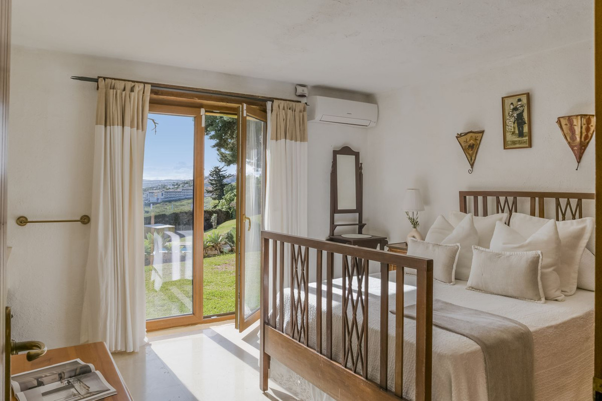 5 Bed Townhouse for sale in Estepona Costa Del Sol, Málaga, Spain