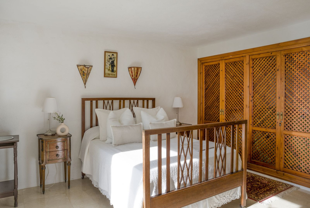 5 Bed Townhouse for sale in Estepona Costa Del Sol, Málaga, Spain