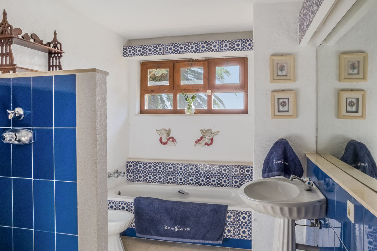 5 Bed Townhouse for sale in Estepona Costa Del Sol, Málaga, Spain