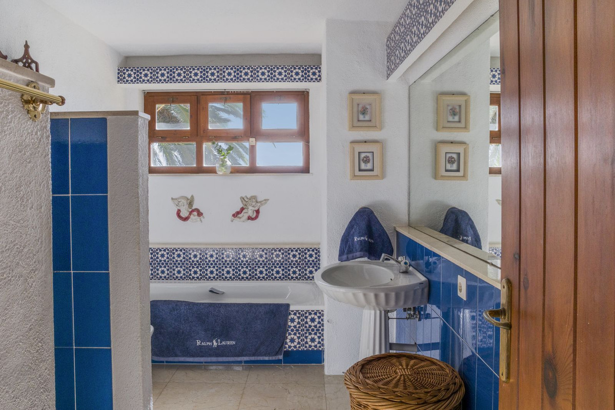 5 Bed Townhouse for sale in Estepona Costa Del Sol, Málaga, Spain