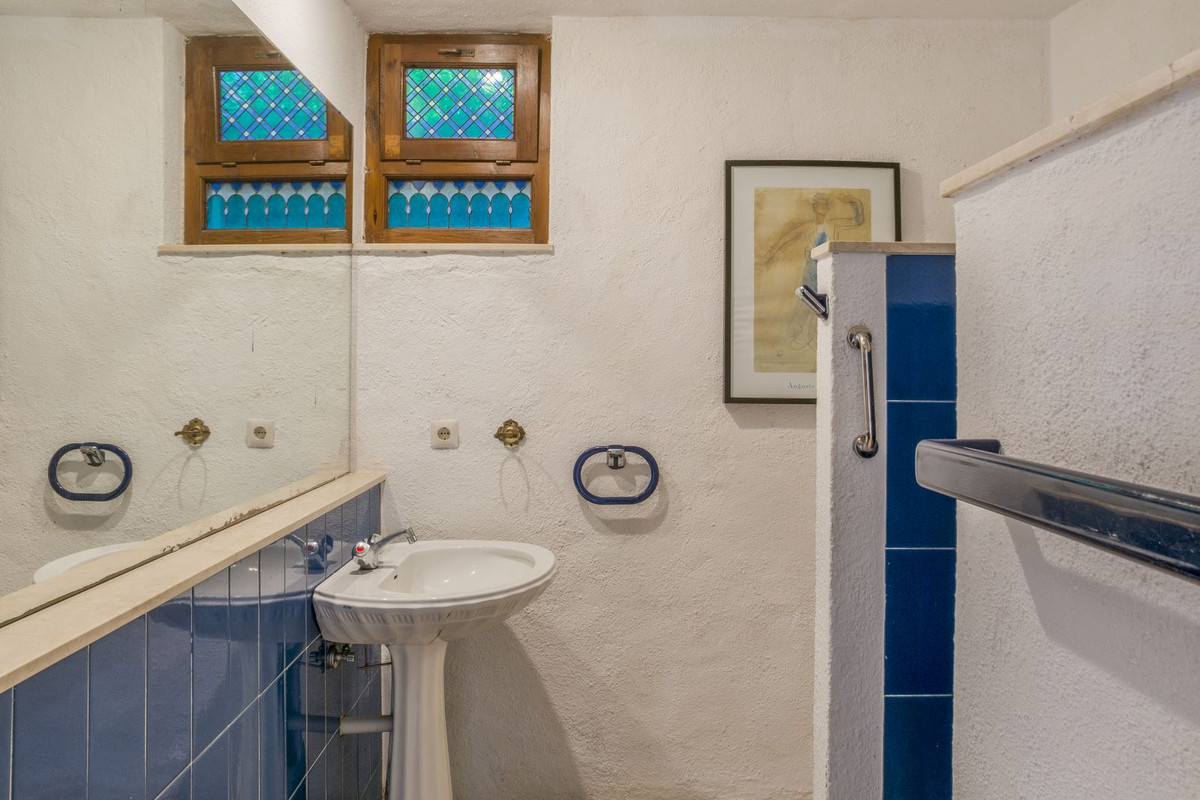 5 Bed Townhouse for sale in Estepona Costa Del Sol, Málaga, Spain