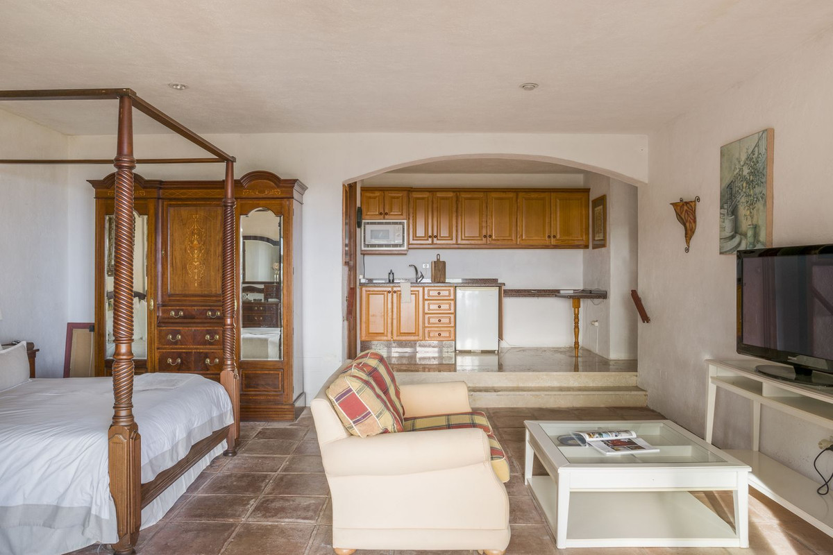 5 Bed Townhouse for sale in Estepona Costa Del Sol, Málaga, Spain