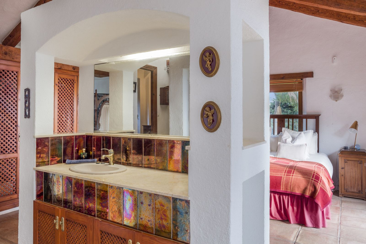 5 Bed Townhouse for sale in Estepona Costa Del Sol, Málaga, Spain