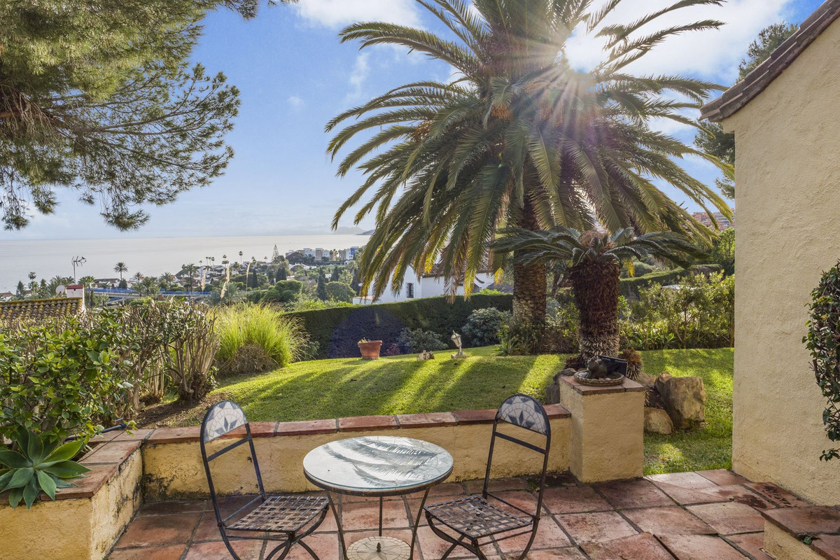 5 Bed Townhouse for sale in Estepona Costa Del Sol, Málaga, Spain