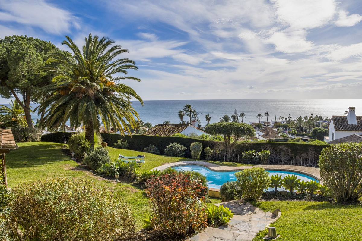 5 Bed Townhouse for sale in Estepona Costa Del Sol, Málaga, Spain