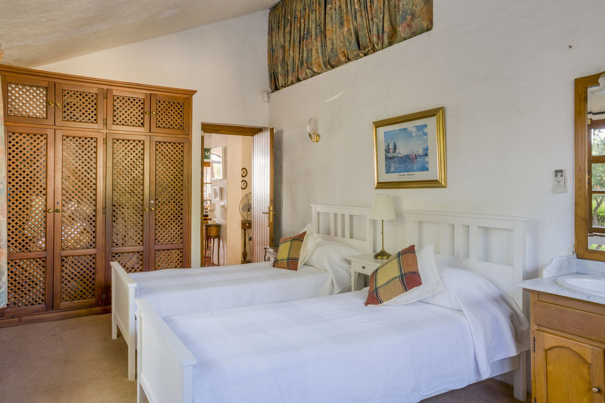5 Bed Townhouse for sale in Estepona Costa Del Sol, Málaga, Spain