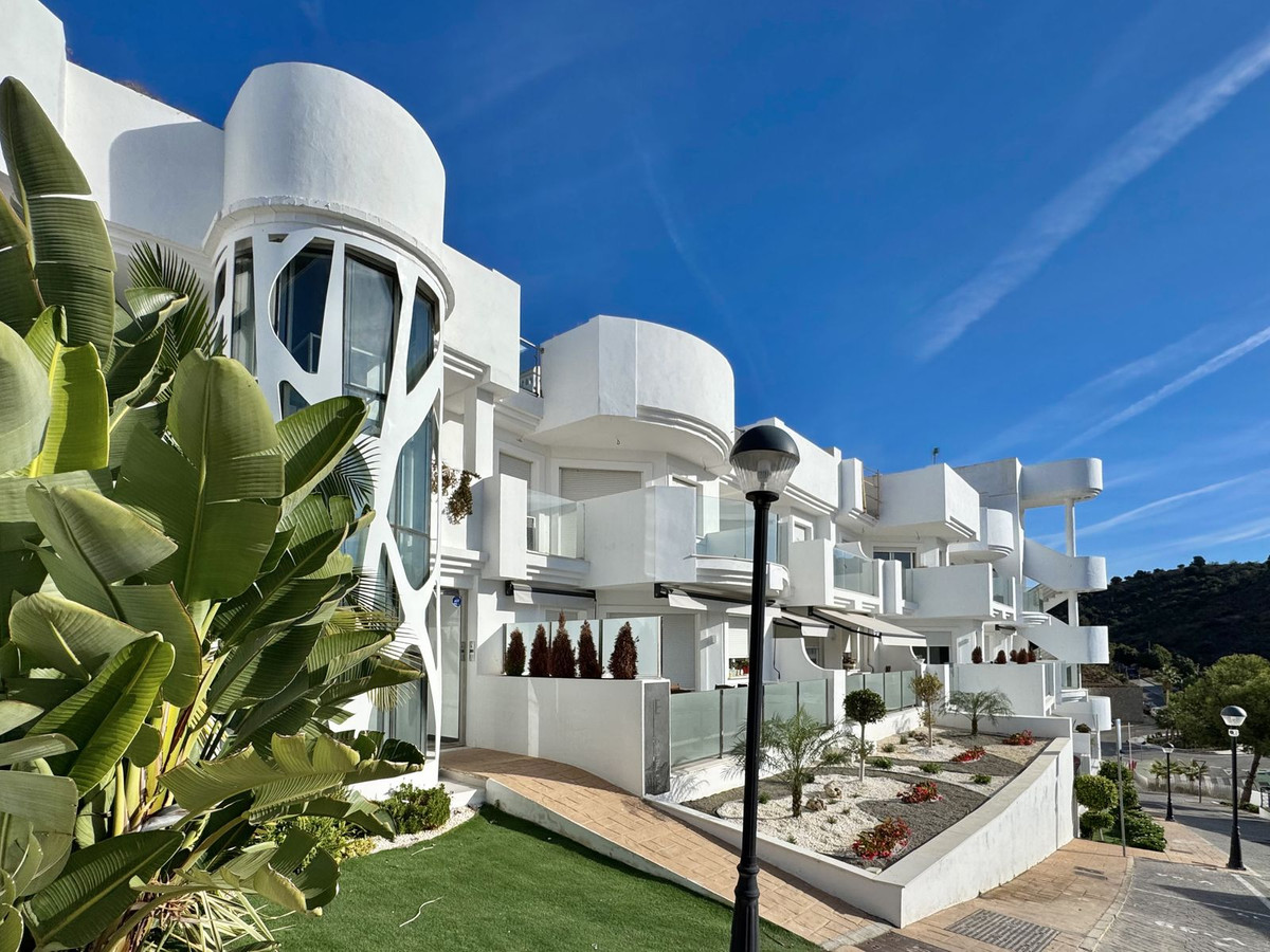 3 Bed Apartment for sale in Rincón De La Victoria Costa Del Sol East, Málaga, Spain