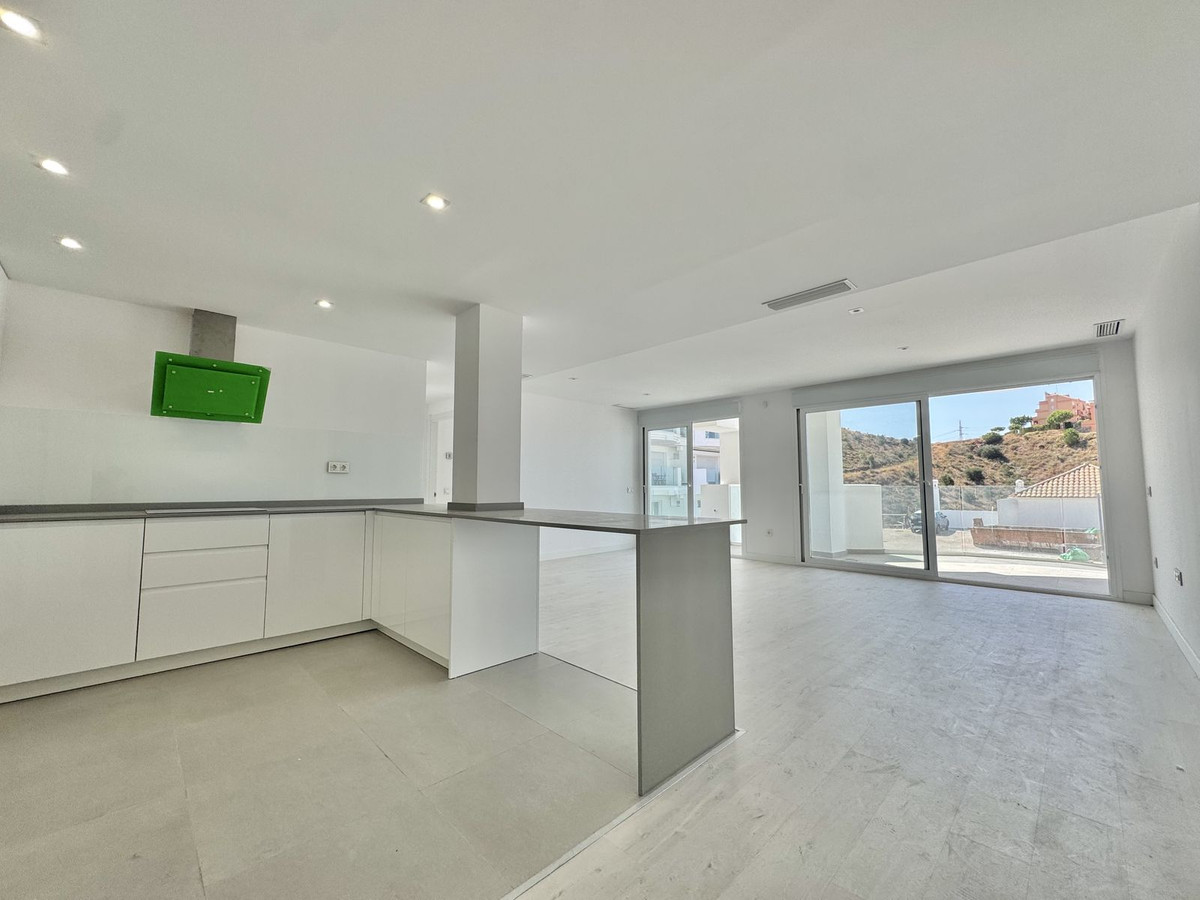3 Bed Apartment for sale in Rincón De La Victoria Costa Del Sol East, Málaga, Spain