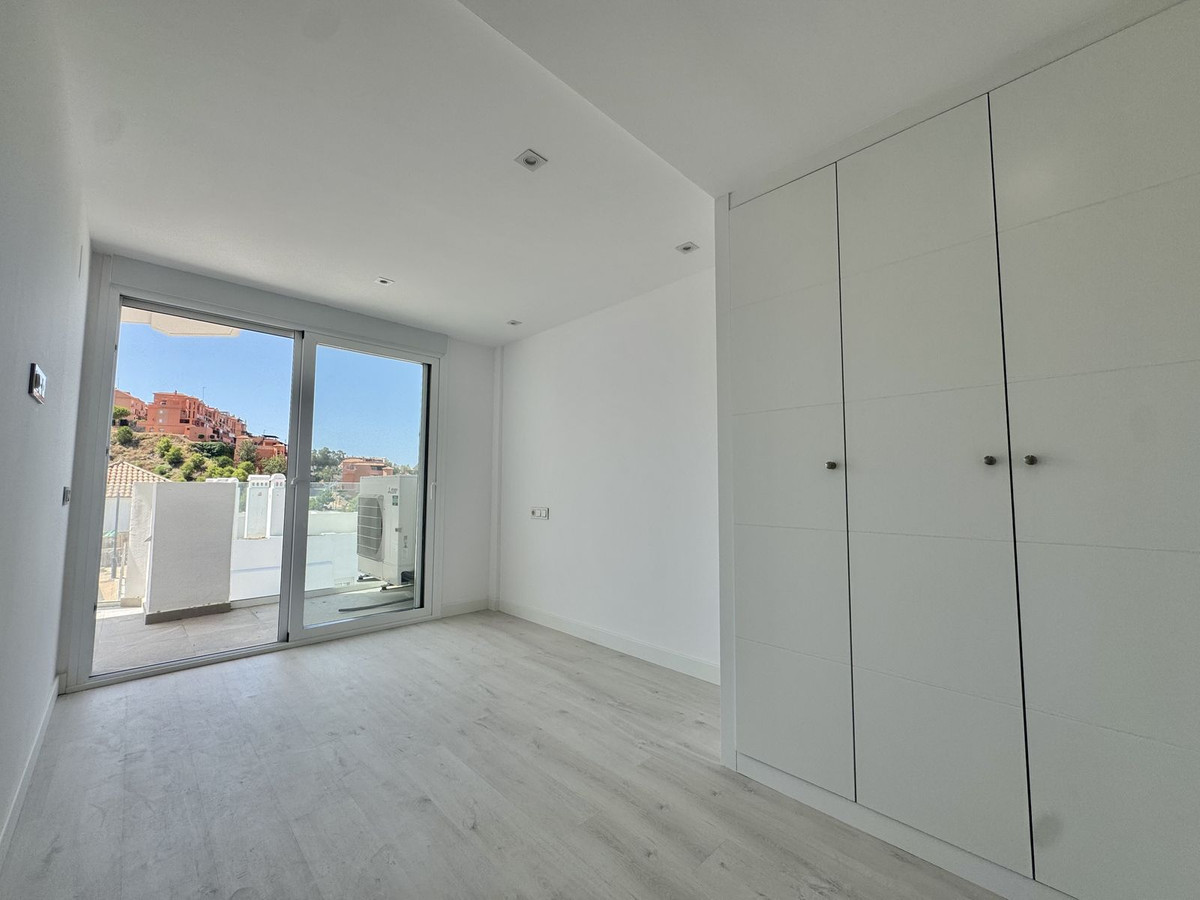 3 Bed Apartment for sale in Rincón De La Victoria Costa Del Sol East, Málaga, Spain
