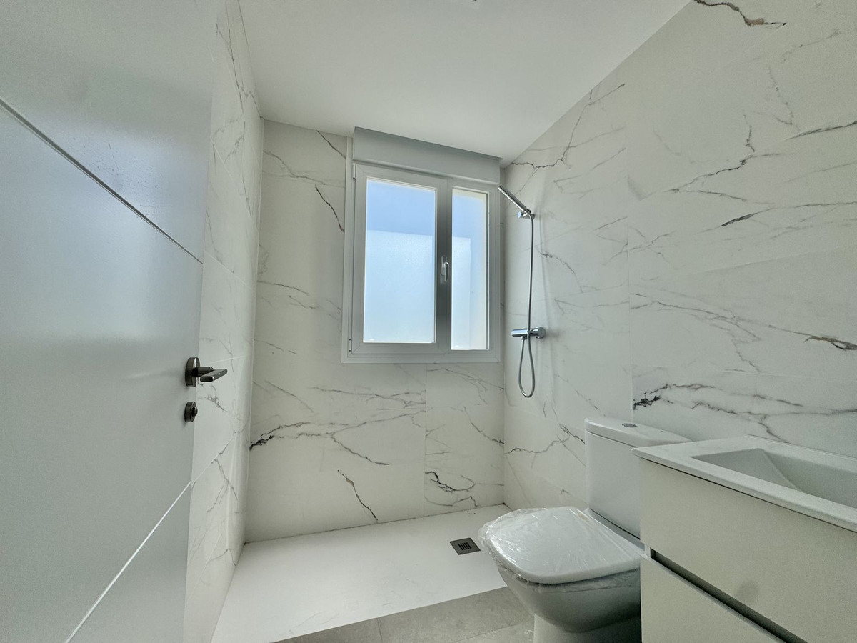 3 Bed Apartment for sale in Rincón De La Victoria Costa Del Sol East, Málaga, Spain