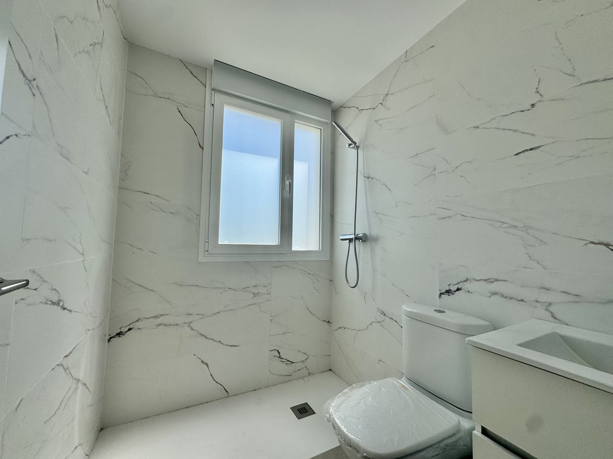 3 Bed Apartment for sale in Rincón De La Victoria Costa Del Sol East, Málaga, Spain