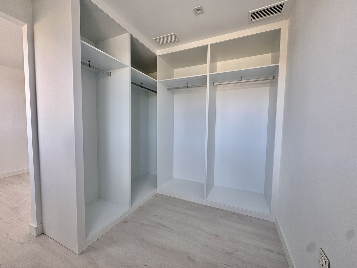 Se vende Apartamento Planta Media de 3 dormitorios en Costa Del Sol East, Málaga, España