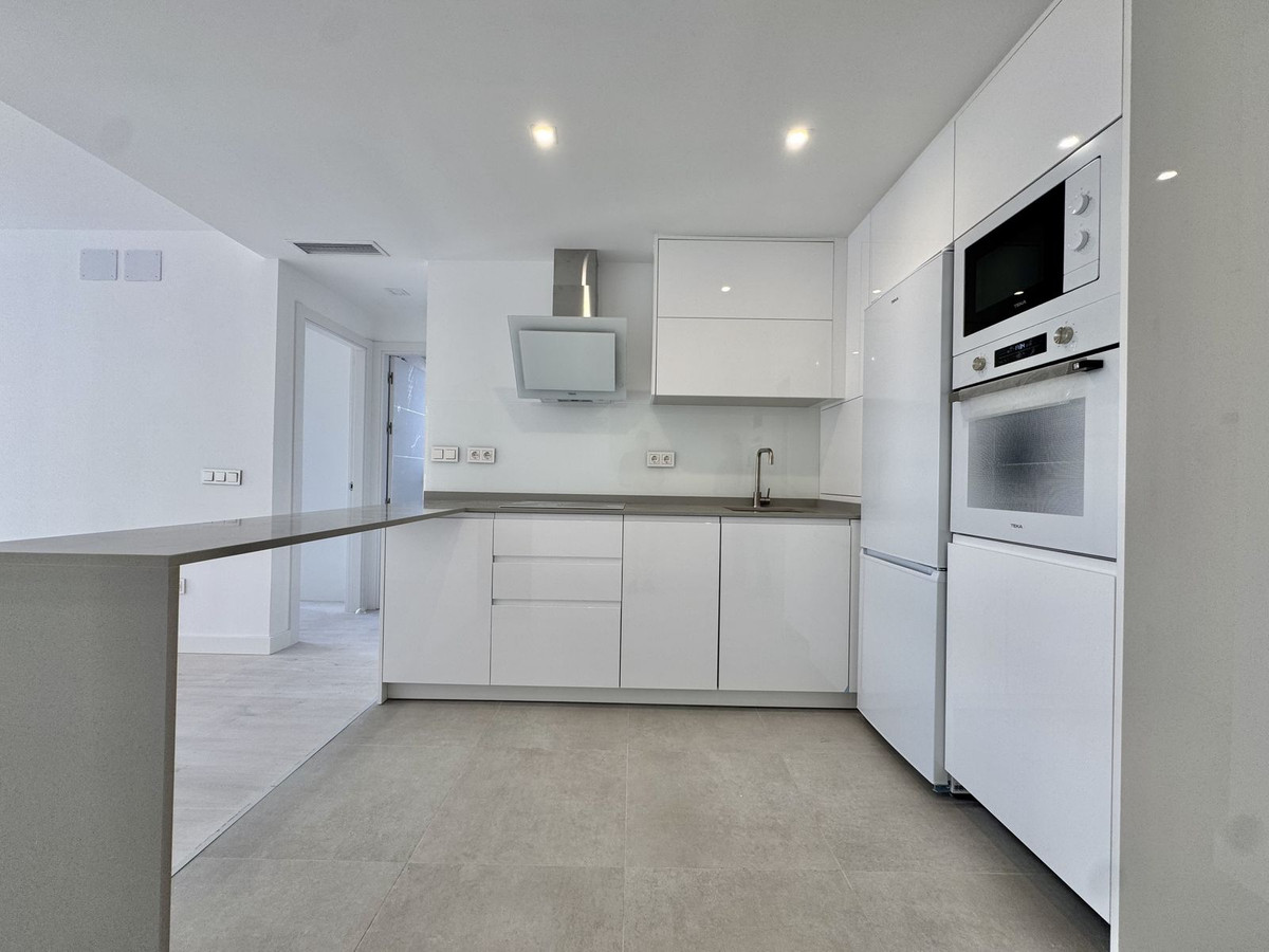 Se vende Apartamento Planta Media de 3 dormitorios en Costa Del Sol East, Málaga, España