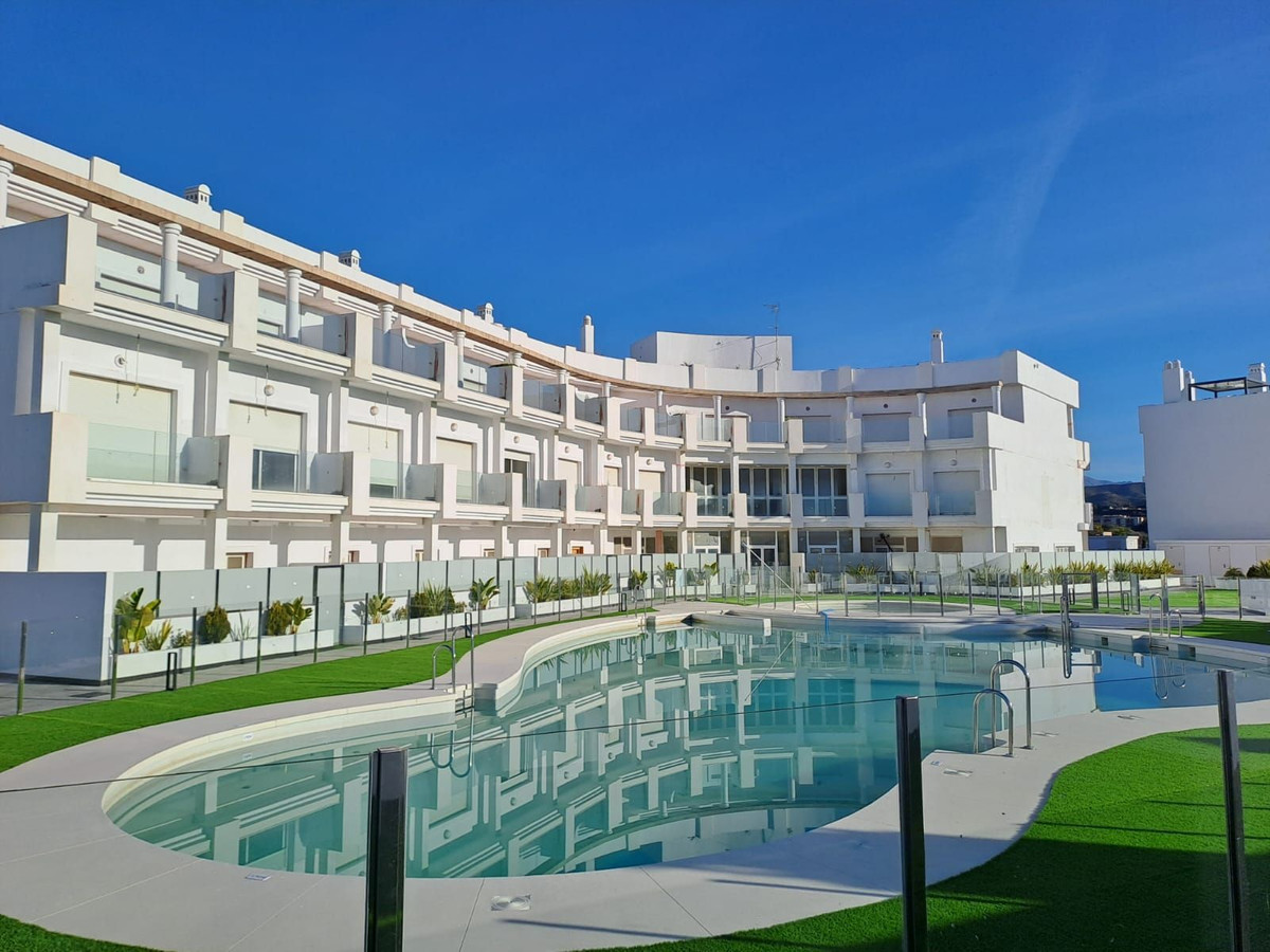 Se vende Apartamento Planta Media de 3 dormitorios en Costa Del Sol East, Málaga, España