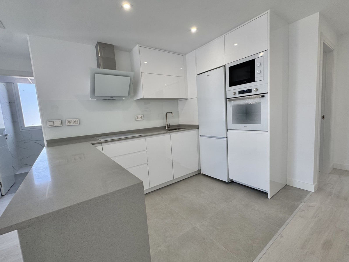 Se vende Apartamento Planta Media de 3 dormitorios en Costa Del Sol East, Málaga, España