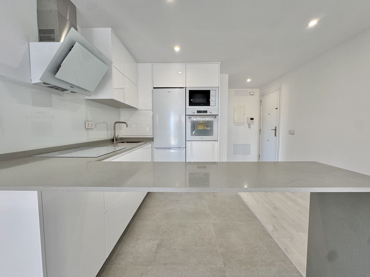 Se vende Apartamento Planta Media de 3 dormitorios en Costa Del Sol East, Málaga, España