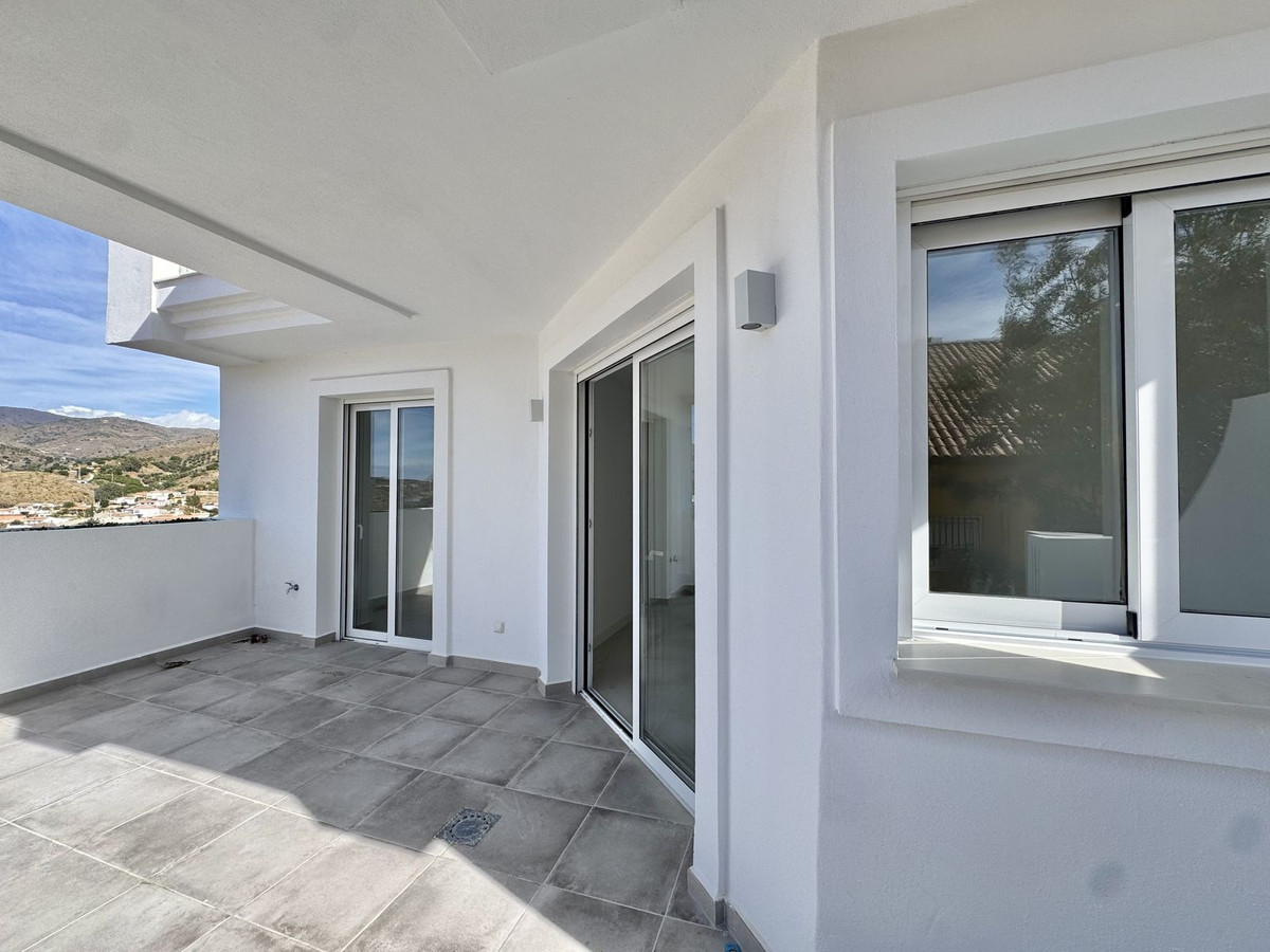 Se vende Apartamento Planta Media de 3 dormitorios en Costa Del Sol East, Málaga, España
