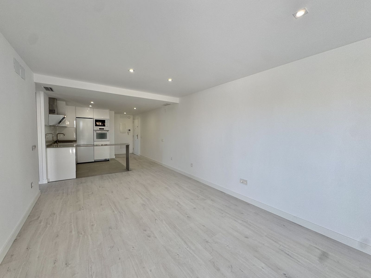 Se vende Apartamento Planta Media de 3 dormitorios en Costa Del Sol East, Málaga, España