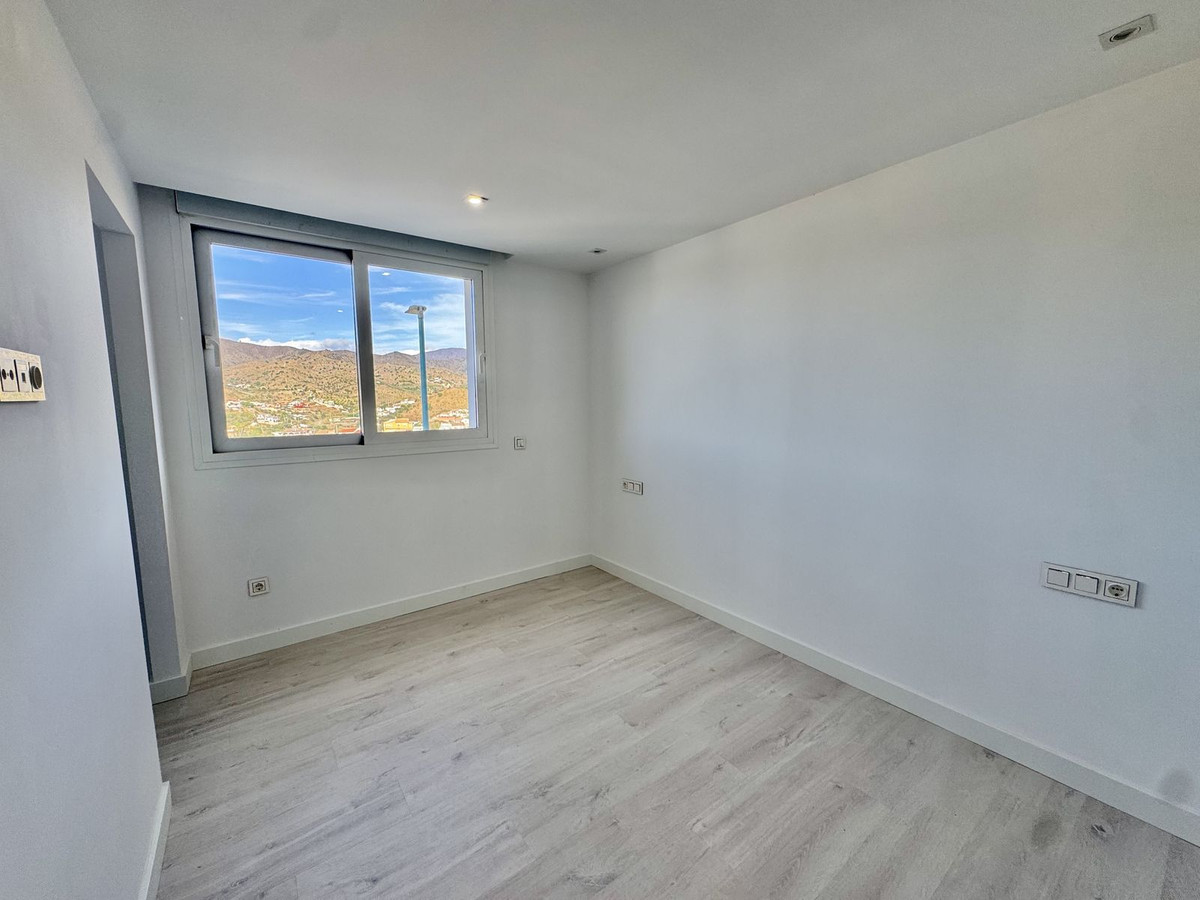 Se vende Apartamento en Planta Última de 2 dormitorios en Costa Del Sol East, Málaga, España