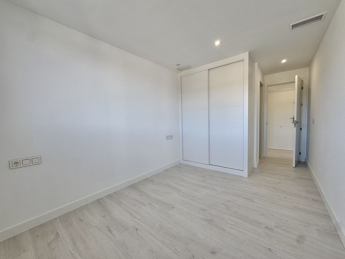 Se vende Apartamento en Planta Última de 2 dormitorios en Costa Del Sol East, Málaga, España
