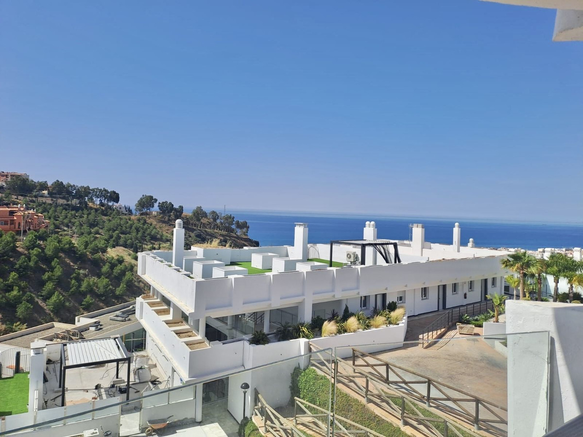 Se vende Apartamento en Planta Última de 2 dormitorios en Costa Del Sol East, Málaga, España