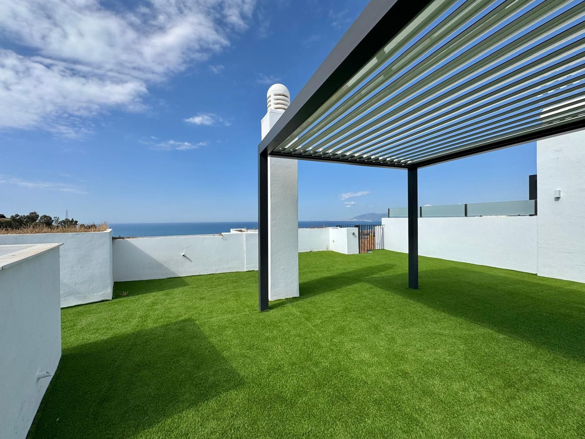 Se vende Apartamento en Planta Última de 2 dormitorios en Costa Del Sol East, Málaga, España