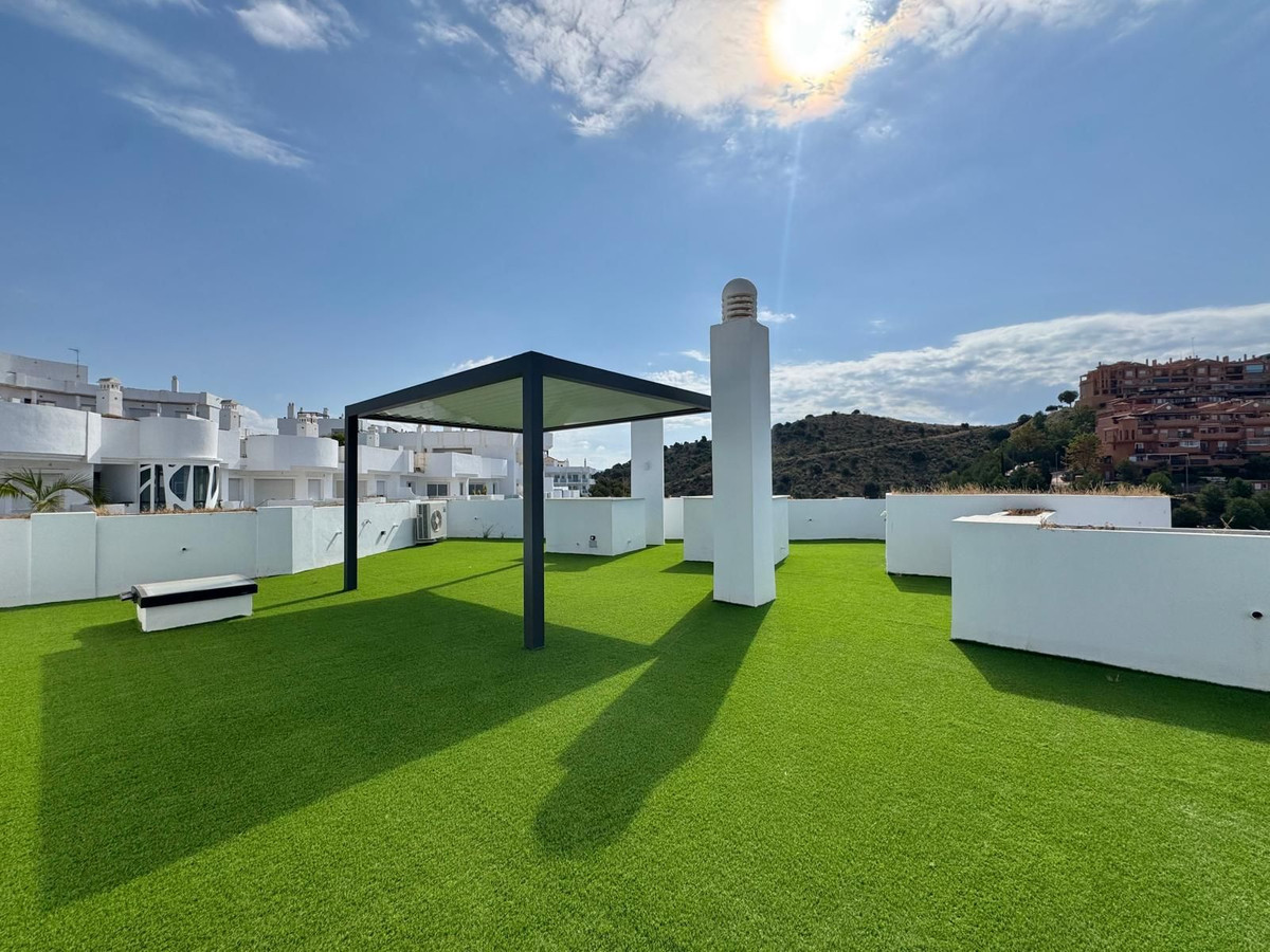 Se vende Apartamento en Planta Última de 2 dormitorios en Costa Del Sol East, Málaga, España
