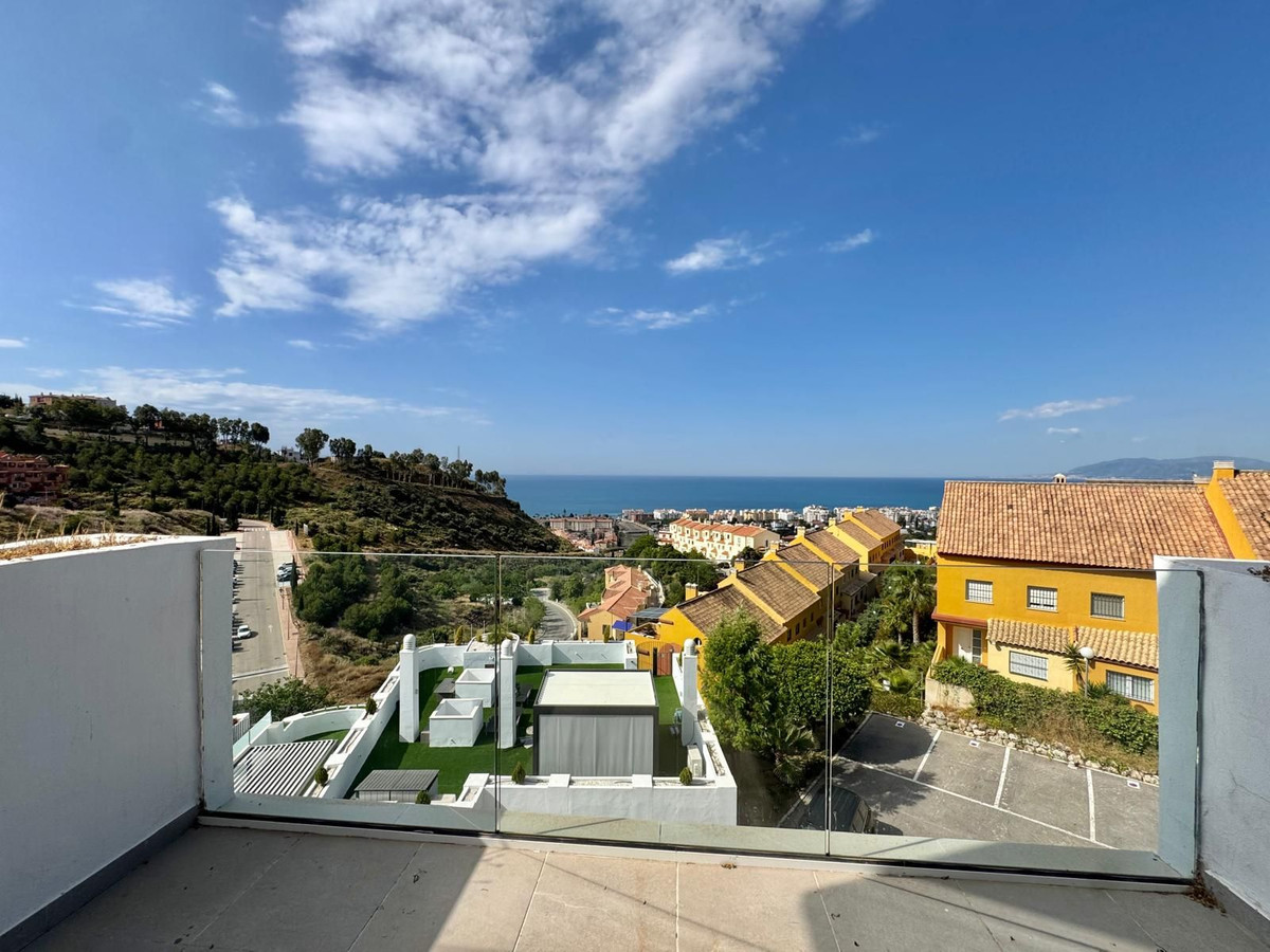 Se vende Apartamento en Planta Última de 2 dormitorios en Costa Del Sol East, Málaga, España