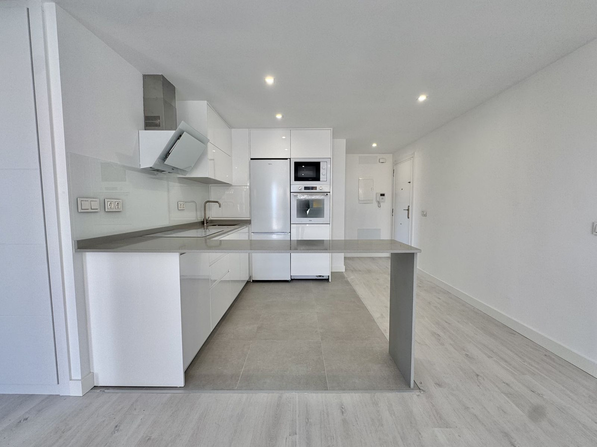 Se vende Apartamento en Planta Última de 2 dormitorios en Costa Del Sol East, Málaga, España