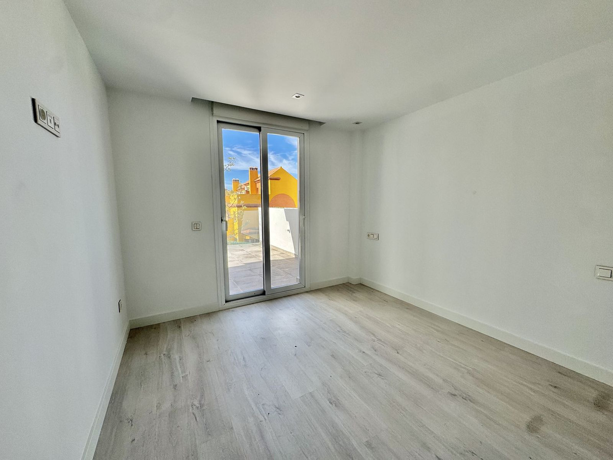 Se vende Apartamento en Planta Última de 2 dormitorios en Costa Del Sol East, Málaga, España