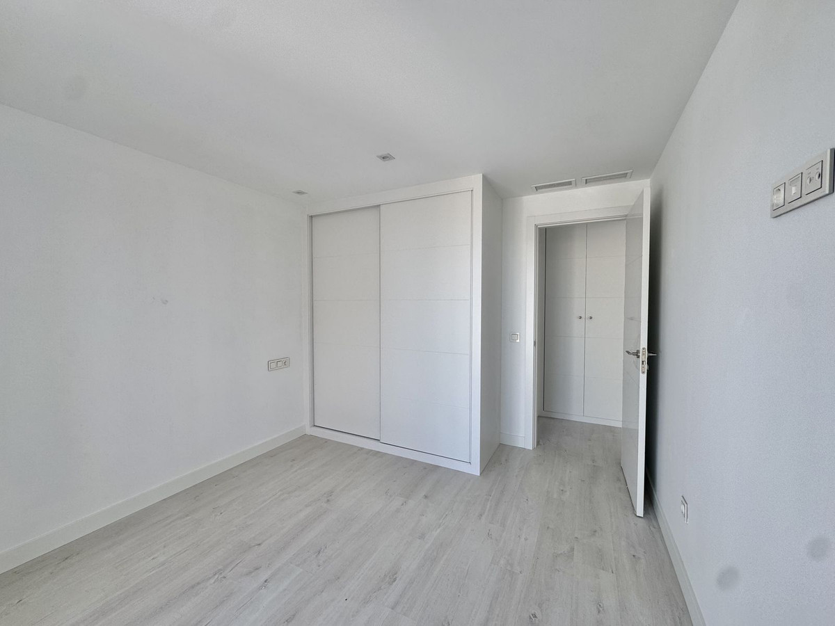 Se vende Apartamento en Planta Última de 2 dormitorios en Costa Del Sol East, Málaga, España