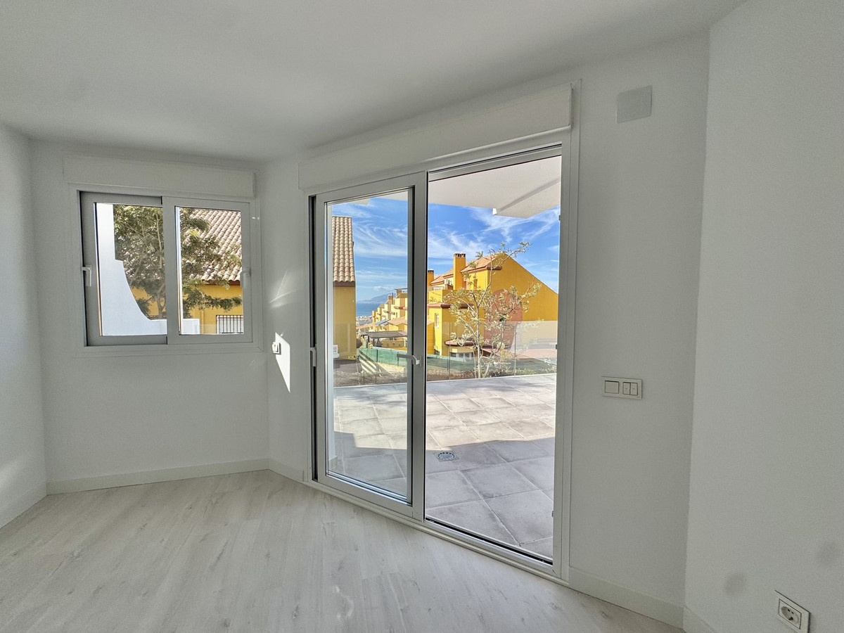 Se vende Apartamento en Planta Última de 2 dormitorios en Costa Del Sol East, Málaga, España