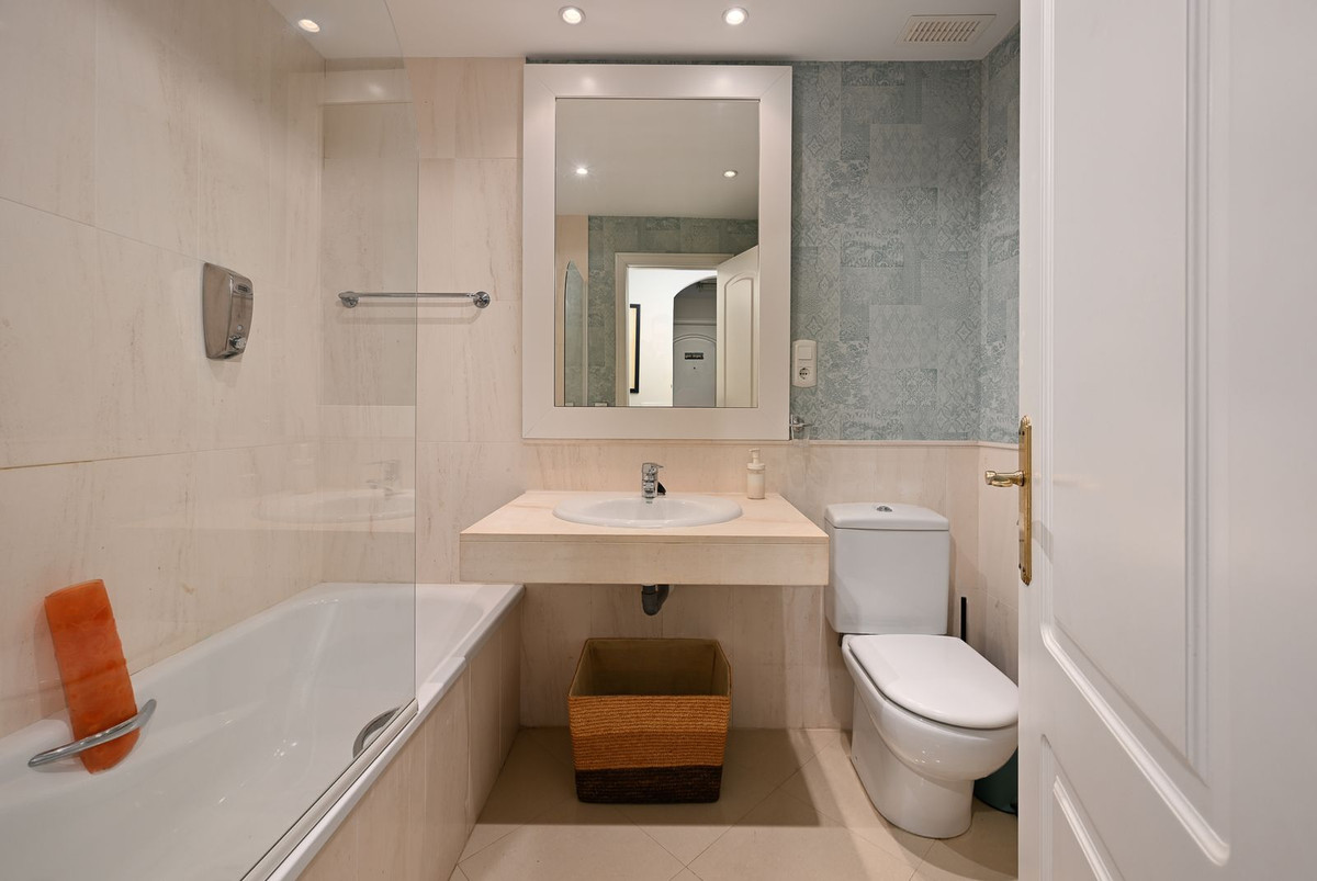 2 Bed Apartment for sale in Calahonda Costa Del Sol, Málaga, Spain