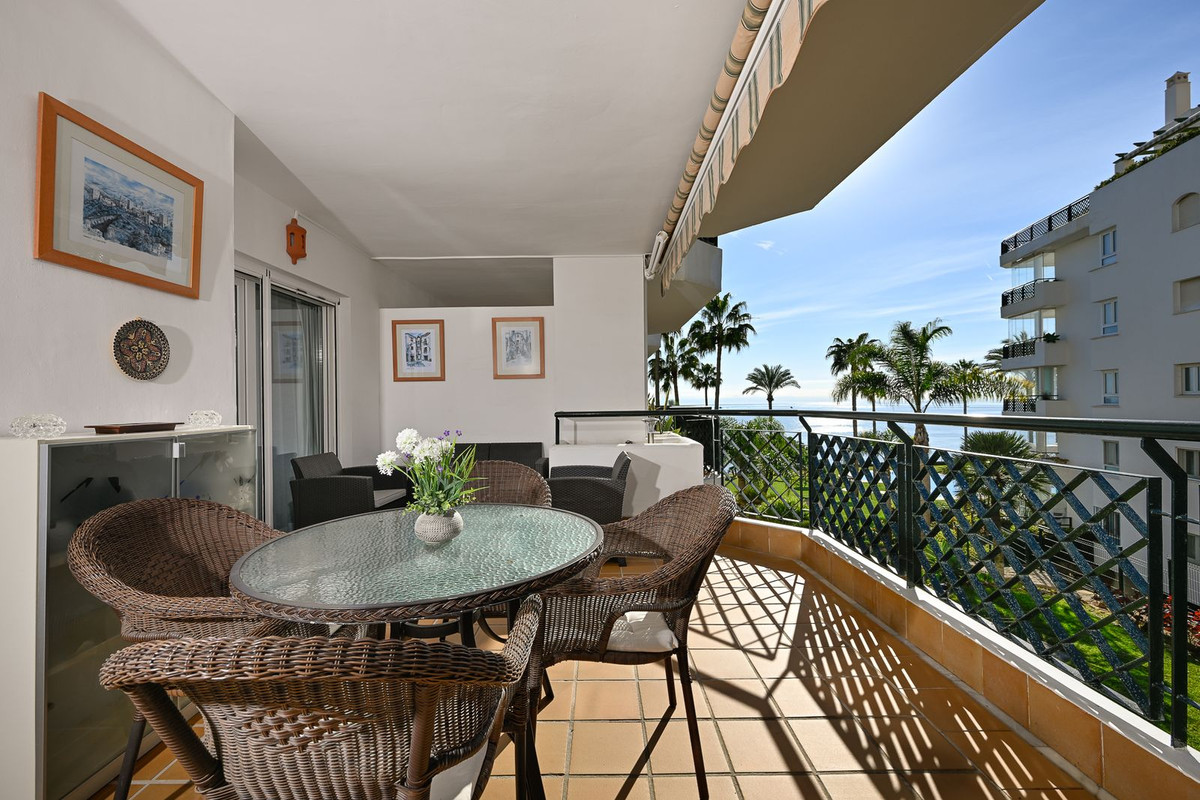 2 Bed Apartment for sale in Calahonda Costa Del Sol, Málaga, Spain